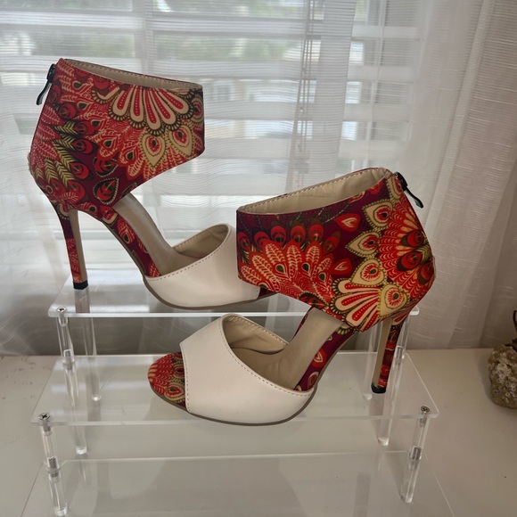 Elegant Red and White High Heels with Ankle Strap - Picture 3 of 8